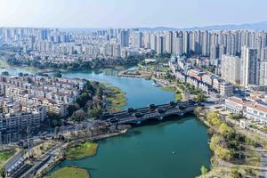 CHINA-HUNAN-VISTA DE LA CIUDAD JUNTO AL RIO