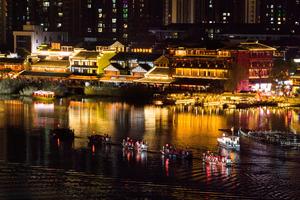 CHINA-HUNAN-VISTA DE LA CIUDAD JUNTO AL RIO