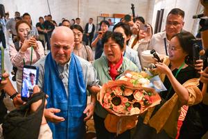 CHINA-MONGOLIA INTERIOR-YIN YUZHEN-EEUU-RONALD SAKOLSKY-REUNION