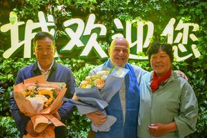 CHINA-MONGOLIA INTERIOR-YIN YUZHEN-EEUU-RONALD SAKOLSKY-REUNION