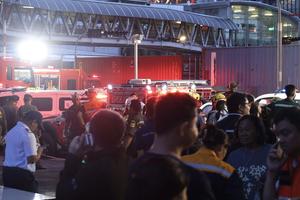 TAILANDIA-BANGKOK-COLISION ENTRE UN TREN Y UN AUTOBUS