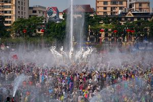 CHINA-YUNNAN-JINGHONG-FESTIVAL DE SALPICADURAS DE AGUA-CELEBRACION