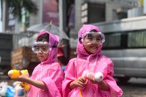 CHINA-YUNNAN-JINGHONG-FESTIVAL DE SALPICADURAS DE AGUA-CELEBRACION