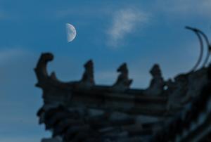 CHINA-ASTRONOMIA-LUNA EN CUARTO CRECIENTE