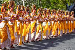 INDONESIA-BALI-FESTIVAL DE LAS ARTES-DESFILE DE INAUGURACION