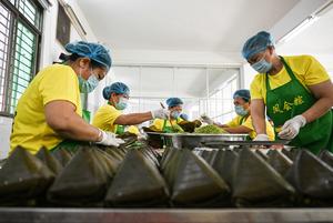 CHINA-HAINAN-WENCHANG-ZONGZI-PRODUCCION