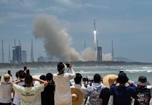 CHINA-HAINAN-WENCHANG-COHETE PORTADOR-RECUPERACION CONTROLADA