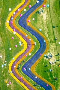 CHINA-PAISAJE DE PRIMAVERA-TURISTAS