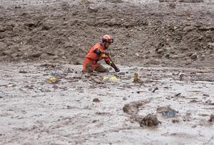 CHINA-SICHUAN-YANBIAN-AVALANCHA DE LODO-RESCATE