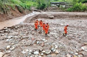 CHINA-SICHUAN-YANBIAN-AVALANCHA DE LODO-RESCATE