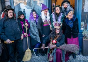 REPUBLICA CHECA-PRAGA-BRUJAS DE MALA STRANA-DESFILE