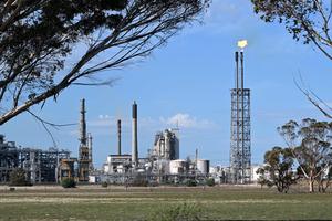 AUSTRALIA-GEELONG-REFINERIA PETROLERA-INCENDIO