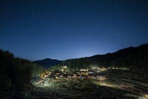 CHINA-ZHEJIANG-ALOJAMIENTO RURAL-CIELO OSCURO-TURISMO