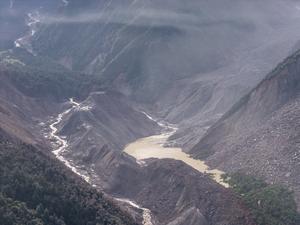 NEPAL-AVALANCHA DE LODO-ESCENA