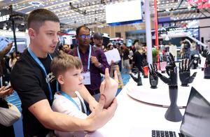 CHINA-GUANGDONG-GUANGZHOU-139 FERIA DE CANTON-ROBOTS DE SERVICIO