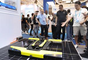 CHINA-GUANGDONG-GUANGZHOU-139 FERIA DE CANTON-ROBOTS DE SERVICIO