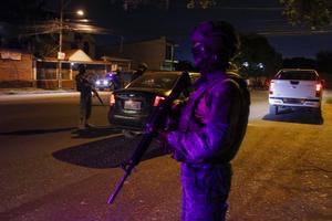 ECUADOR-GUAYAS-MILITARES-TOQUE DE QUEDA