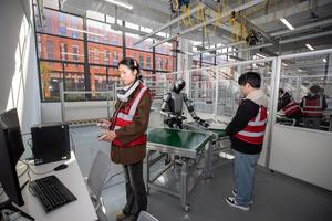 CHINA-SICHUAN-ZIGONG-CAMPAMENTO DE ENTRENAMIENTO DE ROBOTS