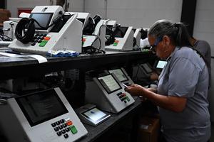 BRASIL-BRASILIA-ELECCIONES-MAQUINAS DE VOTACION ELECTRONICA