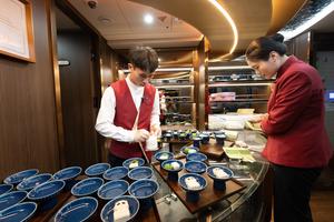 CHINA-SICHUAN-CHENGDU-TREN PANDA-TURISMO