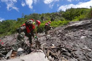 CHINA-XIZANG-GYIRONG-AVALANCHA DE LODO-RESCATE