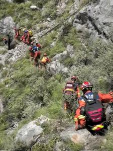 CHINA-XIZANG-GYIRONG-AVALANCHA DE LODO-RESCATE