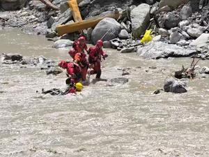 CHINA-XIZANG-GYIRONG-AVALANCHA DE LODO-RESCATE