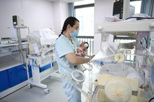 CHINA-HEBEI-BAODING-CUIDADO NEONATAL-AÑO NUEVO CHINO