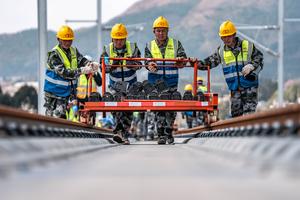 CHINA-YUNNAN-FERROCARRIL DE ALTA VELOCIDAD-CONSTRUCCION-COLOCACION DE VIAS