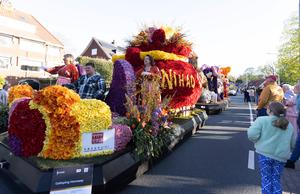 PAISES BAJOS-BENNEBROEK-DESFILE DE FLORES