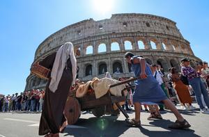 ITALIA-ROMA-FUNDACION-DESFILE