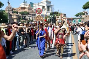 ITALIA-ROMA-FUNDACION-DESFILE