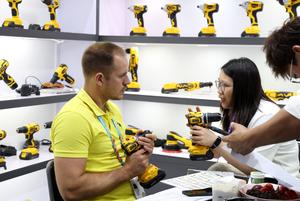 CHINA-GUANGDONG-FERIA DE CANTON-COMPRADORES EXTRANJEROS-RECORD