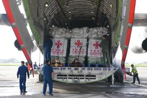 NEPAL-KATMANDU-SUMINISTROS DE AYUDA HUMANITARIA DE CHINA-LLEGADA