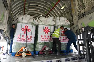 NEPAL-KATMANDU-SUMINISTROS DE AYUDA HUMANITARIA DE CHINA-LLEGADA