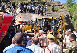 CACHEMIRA-ACCIDENTE DE AUTOBUS-RESCATE