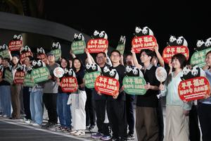 CHINA-SICHUAN-CHENGDU-PAREJA DE PANDAS-PARTIDA