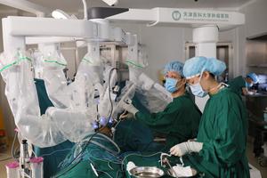 CHINA-TIANJIN-HOSPITAL-ROBOT-TRATAMIENTO