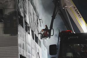 REPUBLICA DE COREA-DAEJEON-FABRICA DE PIEZAS PARA AUTOS-INCENDIO