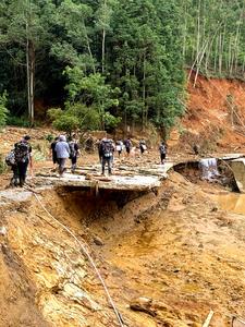 CHINA-INUNDACION-RESCATISTAS
