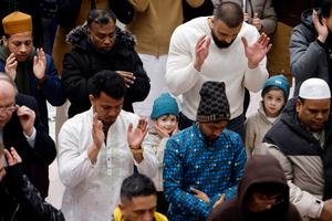 RUMANIA-BUCAREST-EID AL-FITR-ORACIONES