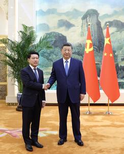 CHINA-BEIJING-XI JINPING-ENVIADO ESPECIAL DEL LIDER LAOSIANO THONGLOUN-REUNION