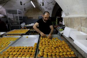 MEDIO ORIENTE-CISJORDANIA-NAPLUSA-DULCES TRADICIONALES-EID AL-ADHA