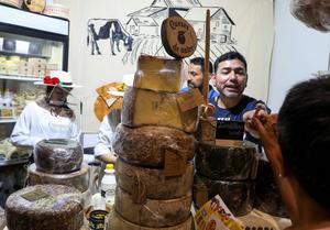 PERU-LIMA-SALON DEL QUESO PERUANO