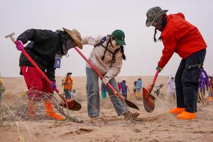 CHINA-MINQIN-VOLUNTARIOS-CONTROL DE LA DESERTIFICACION