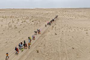 CHINA-MINQIN-VOLUNTARIOS-CONTROL DE LA DESERTIFICACION