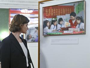 RUSIA-MOSCU-CHINA-EXPOSICION FOTOGRAFICA-DESARROLLO DE LAS MUJERES-INAUGURACION