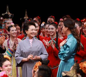 CHINA-BEIJING-PENG LIYUAN-SERBIA-TAMARA VUCIC-ACADEMIA DE DANZA DE BEIJING-VISITA