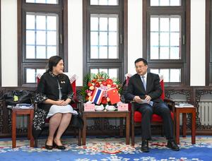 CHINA-BEIJING-XINHUA-FU HUA-DEPARTAMENTO DE RELACIONES PUBLICAS DE TAILANDIA-DIRECTORA GENERAL-REUNION