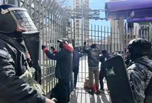 BOLIVIA-LA PAZ-BLOQUEOS-ENFRENTAMIENTOS